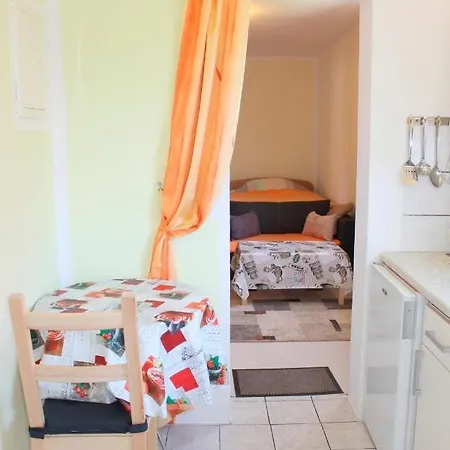 Apartment Ferienwohnung Hannelore - Preiswertes Miniappartement In Zentraler Lage - #29817 Groemitz