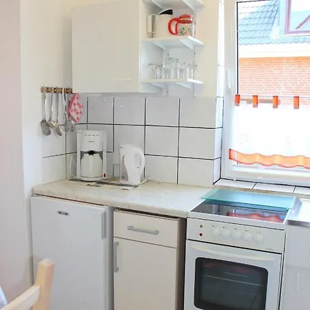 Apartment Ferienwohnung Hannelore - Preiswertes Miniappartement In Zentraler Lage - #29817 Groemitz