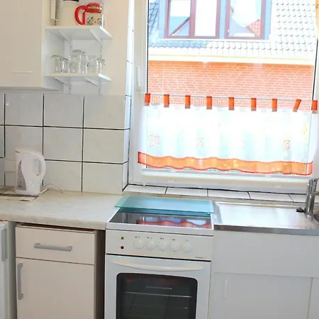 Apartment Ferienwohnung Hannelore - Preiswertes Miniappartement In Zentraler Lage - #29817 Groemitz